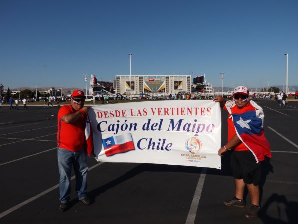 Estos chilenos viajaron desde el Cajón del Maipo para apoyar a La Roja.