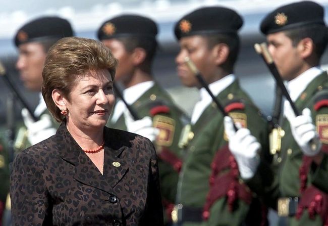 Mireya Moscoso fue la primera mujer en llegar a la presidencia de Panamá, entre 1999 y 2004.