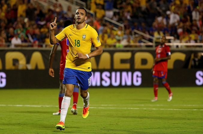 Renato Augusto anotó dos tantos (Mike Ehrmann/Getty Images).