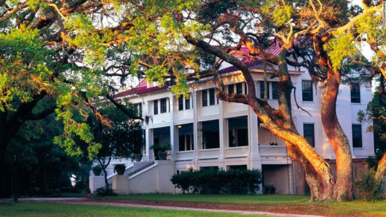 Greyfield Inn, Georgia — El hotel Greenfield Inn en el Cumberland Island National Seashore en Georgia ofrece una alternativa de lujo para acampar en la barrera de la isla.