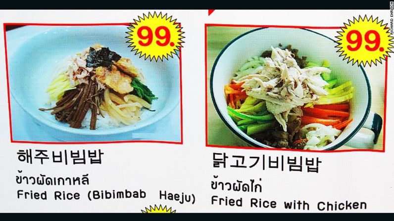 Los especiales de comida cuestan 99 bath y el plato e incluyen bolitas de masa hervida, fideos, Kimchi Udong, Bibimbab Haeju y arroz frito con pollo.