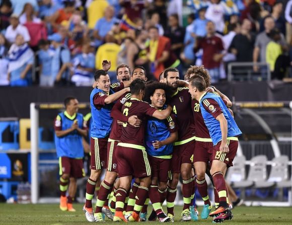 La otra clasificada para los cuartos de final fue Venezuela, que logró una sorpresiva victoria frente a Uruguay, eliminando a los charrúas del torneo.