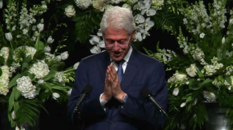 El expresidente de EE.UU. Bill Clinton también asistió al evento homenaje en Louisville