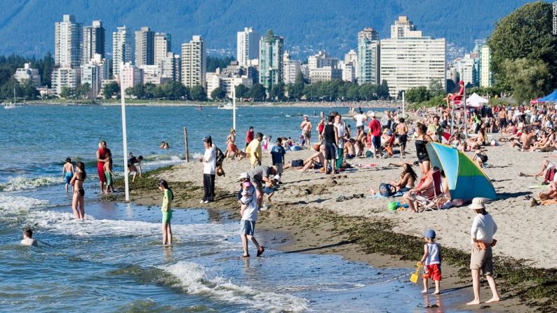 Vancouver, Canadá – La ciudad reconocida por sus múltiples opciones de actividades al aire libre es una de las mejores ciudades de Canadá para zambullirse en el agua.