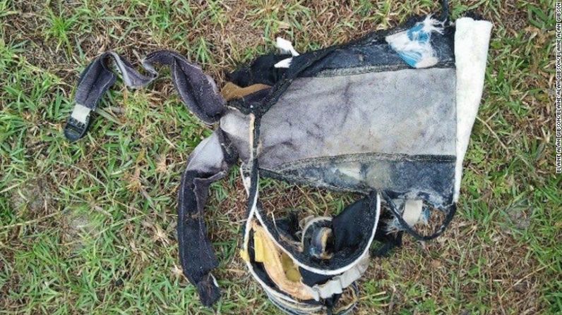 Varios elementos que podrían pertenecer a los pasajeros del avión del Malaysia Airlines —que desapareció en marzo de 2014— fueron encontrados en Rilke Beach, Madagascar.