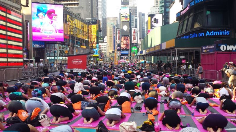 Uno de los lugares más famosos en donde se realiza la celebración del Día Internacional del Yoga es en Times Square en la Gran Manzana. La ciudad cierra la importante calle para la festividad.