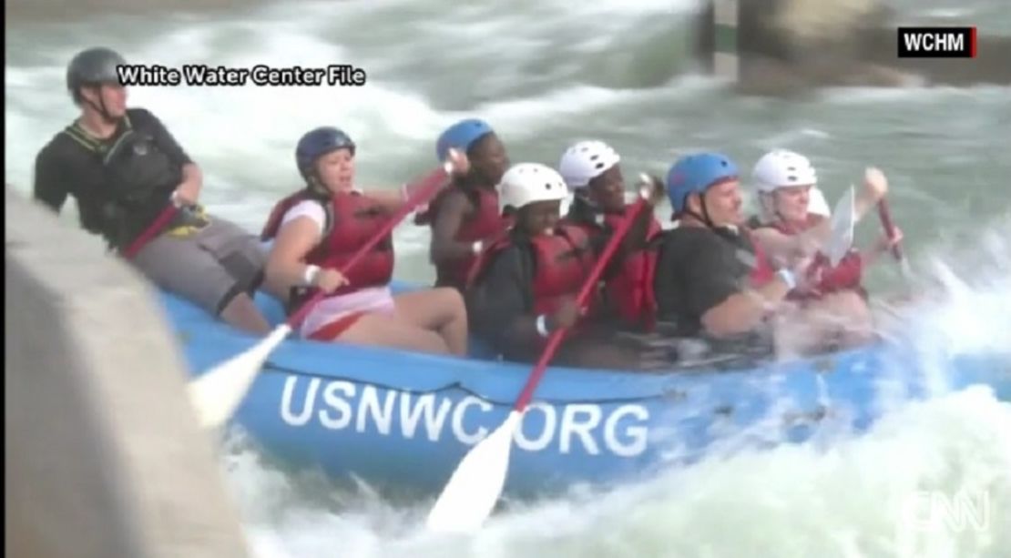 El único contacto de la joven con el agua "se cree que fue cuando estaba con otros en una balsa que volcó en el Centro Nacional Whitewater en Charlotte" mientras se encontraba en un viaje de su iglesia, según las autoridades.