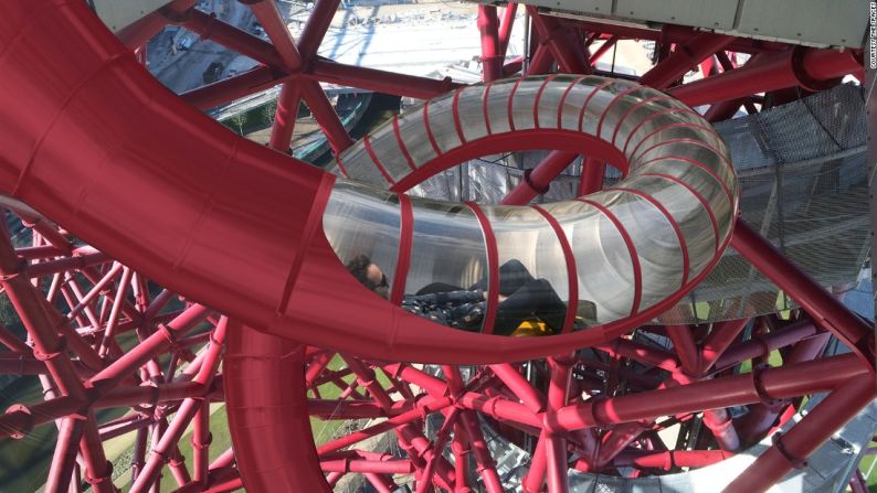 La Orbit Tower fue concebida por el escultor de la India, Anish Kapoor, para los Juegos Olímpicos de Londres en 2012.