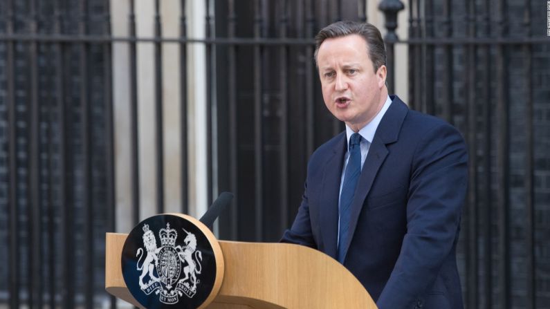 El primer ministro británico David Cameron anunció su dimisión tras la victoria del Brexit en el referéndum. "Tenía absolutamente clara mi creencia de que Gran Bretaña es más fuerte, más segura y mejor dentro de la Unión Europea”, dijo.