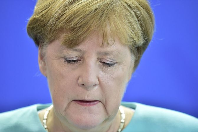 La canciller de Alemania Angela Merkel dijo que la decisión de Reino Unido es un momento decisivo en la historia de Europa. Sobre este referendo Merkel les dijo a periodistas en Alemania que no puede sacar conclusiones a la ligera y que“es necesario tener calma para analizar la situación y luego tomar las correctas”.