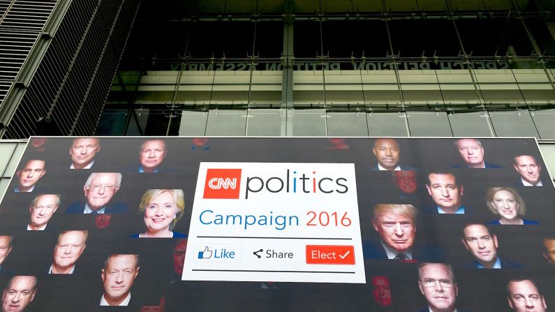 En la fachada principal se hace referencia a la exposición de CNN.