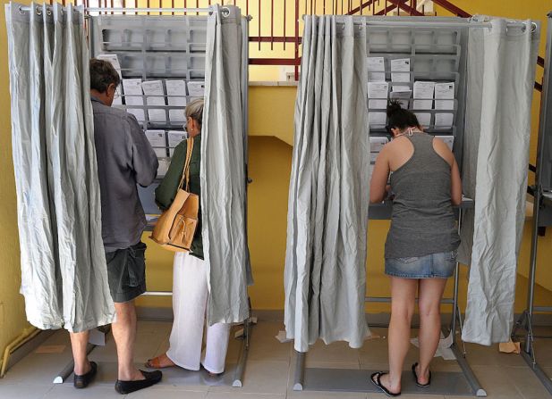 La jornada electoral en España fue muy caliente por el clima veraniego, pero muy tibia en cuanto a la participación de la ciudadanía.