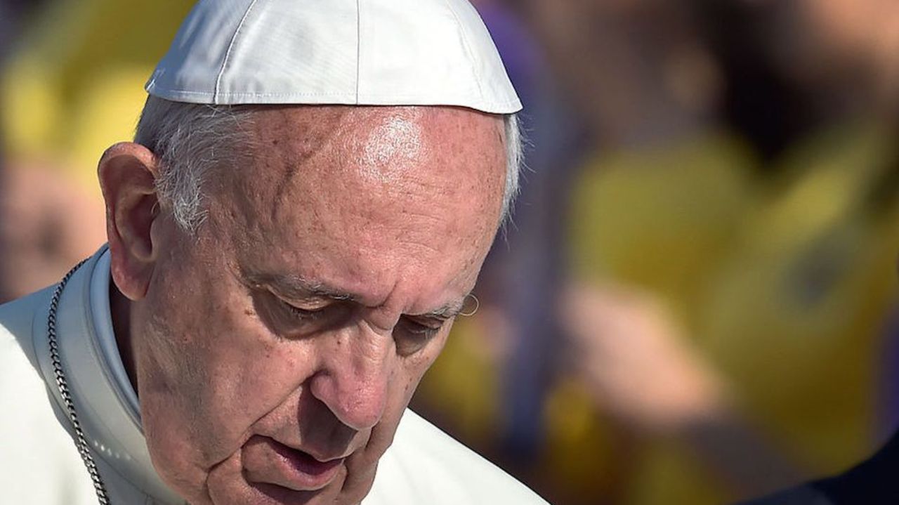 El papa Francisco durante su visita al monumento en memoria al genocidio turco en Armenia, el 25 de junio de 2016, en Ereván.