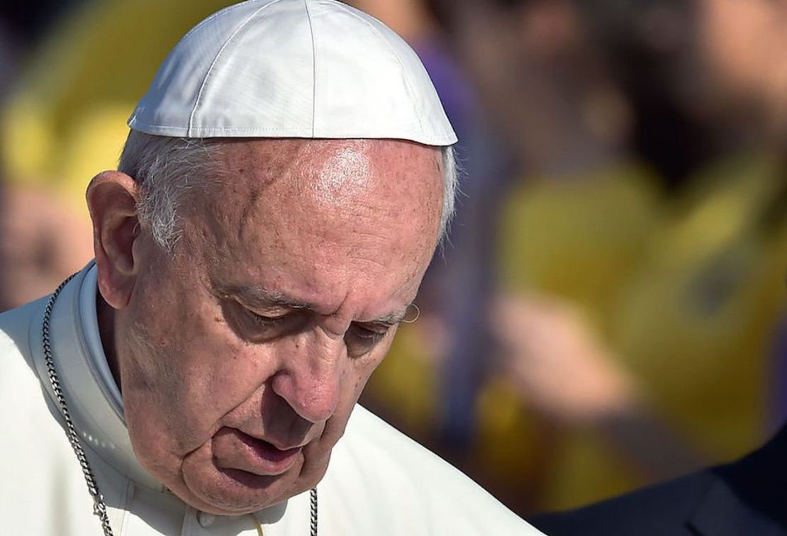 El papa Francisco durante su visita al monumento en memoria al genocidio turco en Armenia, el 25 de junio de 2016, en Ereván.