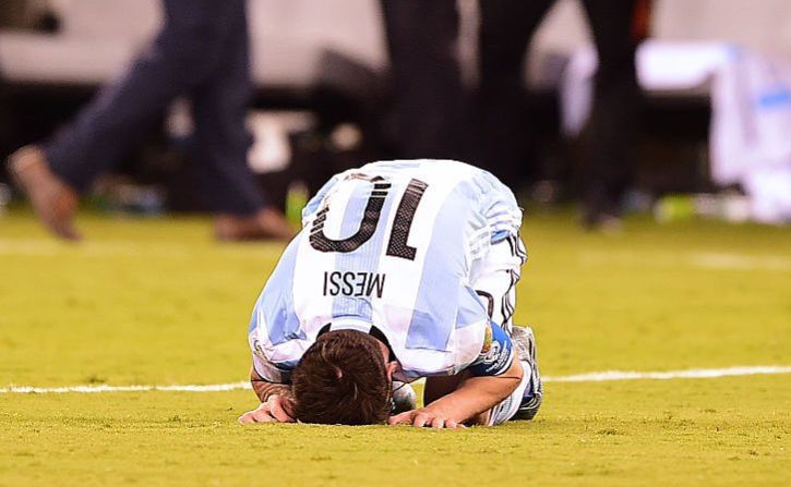 La tristeza de Messi tras errar el penalti y perder la final.