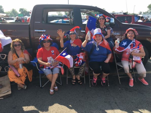 Argentinos y chilenos le pusieron color a la previa de la final de la Copa América Centenario en los aledaños del Metlife Stadium en Nueva Jersey, el domingo 26 de junio de 2016.