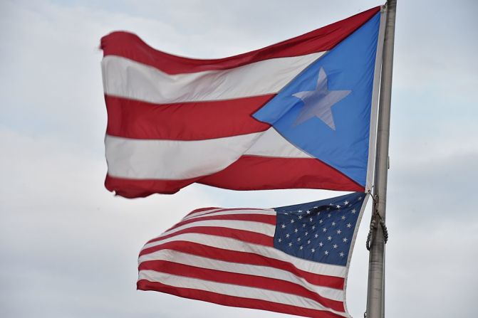 Rescate para Puerto Rico — El presidente Barack Obama firmó este jueves el proyecto de ley 'Promesa' de ayuda a Puerto Rico, aprobado por el Congreso. El paquete de ayuda llegó días antes de que se venciera el plazo de la isla para para una deuda de 2.000 millones de dólares.