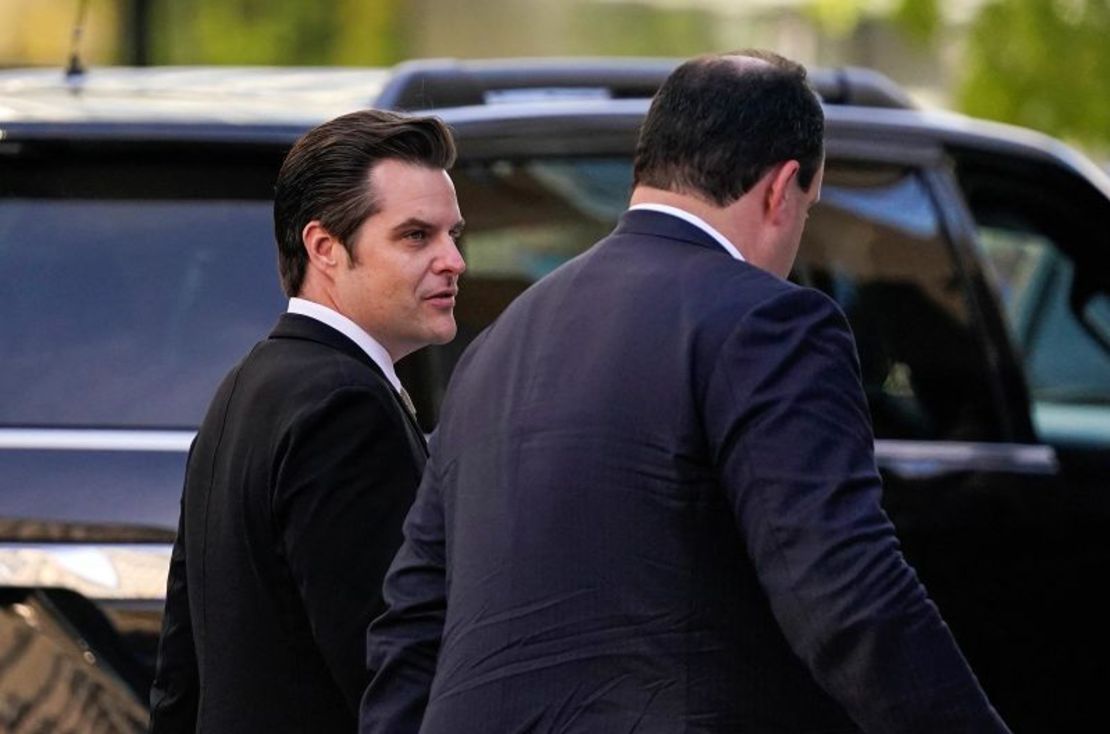 El representante Matt Gaetz llega con la caravana del presidente electo Donald Trump a Washington, el 13 de noviembre.