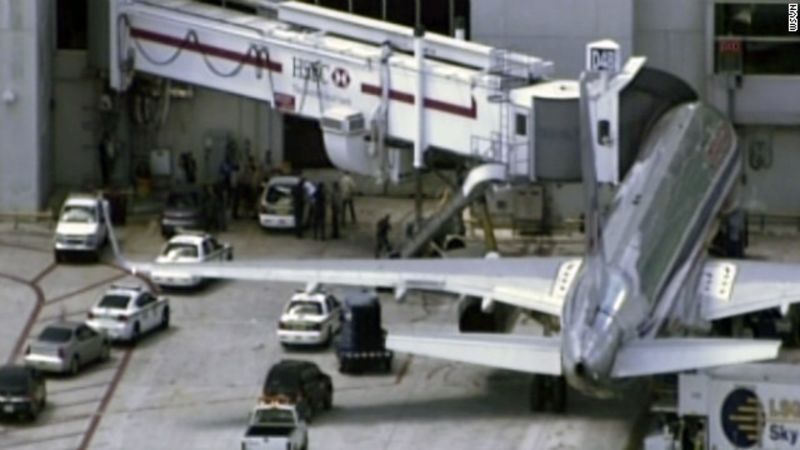 Detienen pasajero en vuelo de american airlines que llegó a miami | cnn
