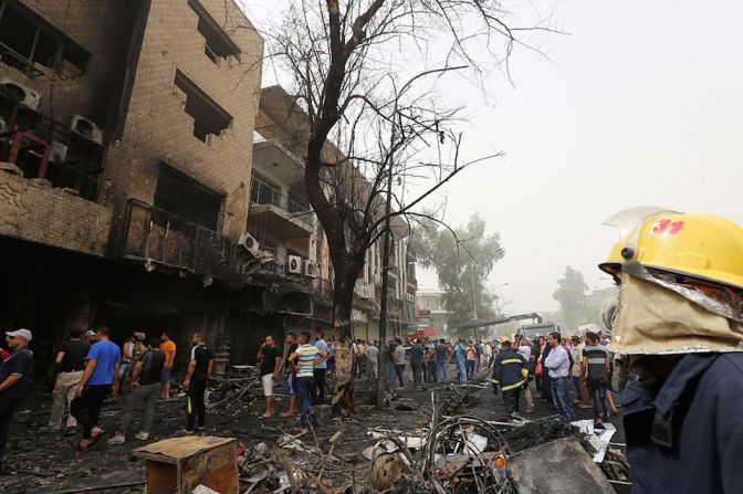 Los daños estructurales fueron de consideración en el barrio Karrada de Bagdad, un distrito comercial de la capital iraquí atacado por ISIS.