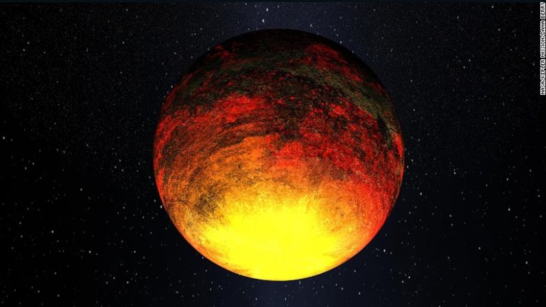 Kepler-10b orbita a una distancia 20 veces más cerca a su estrella principal de lo que Mercurio lo hace con nuestro Sol. Las temperaturas de día exceden los 1.300 grados centígrados, que es mucho más caliente de lo que la lava sale de un volcán en la Tierra.