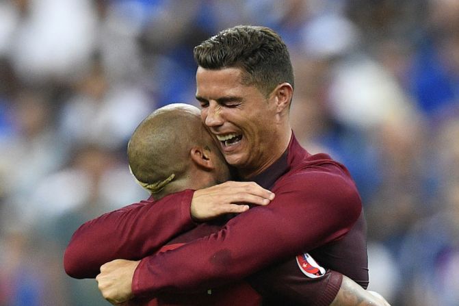 Sin embargo, esas lágrimas dieron paso a estas: las de la victoria de Portugal, que venció a Francia y por primera vez en su historia en campeón de la Eurocopa.