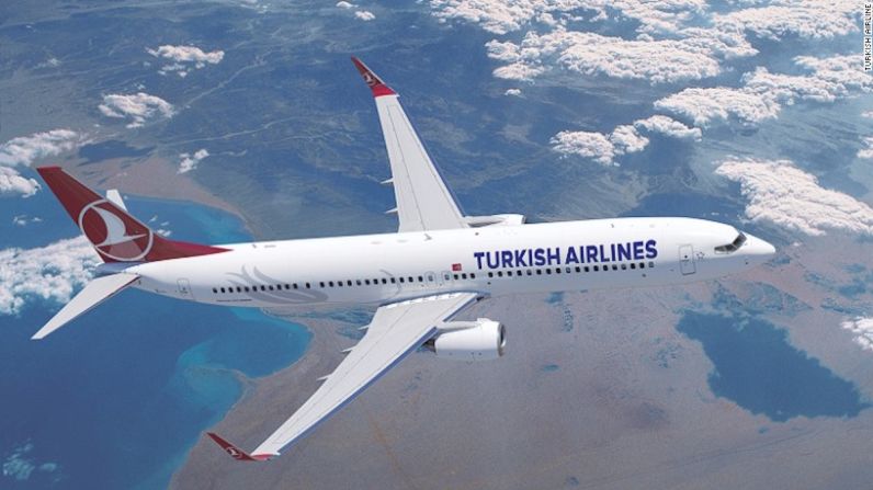 7. Turkish Airlines — Aunque esta aerolínea cayó del cuarto al séptimo lugar del ranking de las 10 mejores del mundo este año, aún es considerada como la mejor empresa de aviación de Europa, según Skytrax.