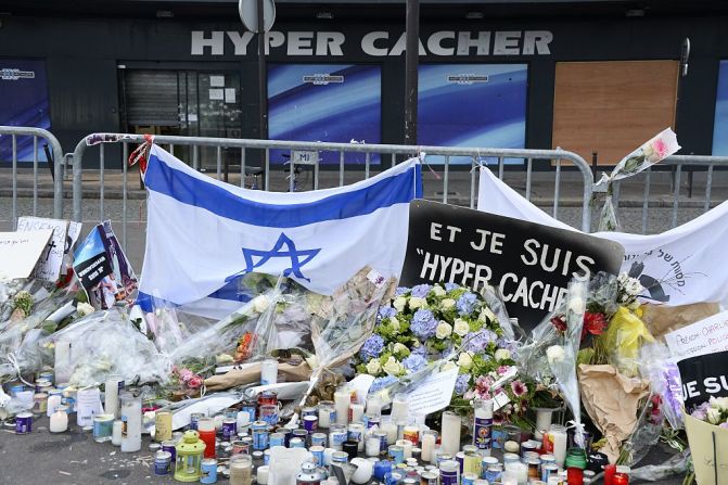 Situación de rehenes — Dos días después de los hechos en Charlie Hebdo, la policía francesa atendió una situación de rehenes en una tienda judía en Montrouge, al este de París.