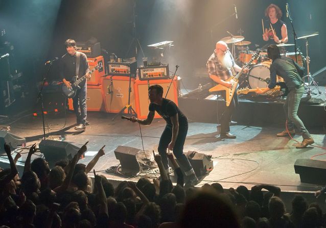 La banda estadounidense Eagles of Death Metal, originaria de Palm Desert, California, se estaban presentando cuando ocurrió el ataque.