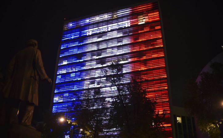 El edificio del Senado mexicano mostró en la noche de 14 de julio su solidaridad con el pueblo francés tras el ataque en Niza.