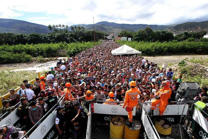 En la imagen, el puente Simon Bolivar, que une San Antonio del Táchira, en Venezuela, co Cúcuta, en Colombia (GEORGE CASTELLANO/AFP/Getty Images).