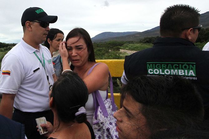 Según la Cancillería de Colombia, 88.684 personas provenientes de Venezuela cruzaron la frontera este domingo.