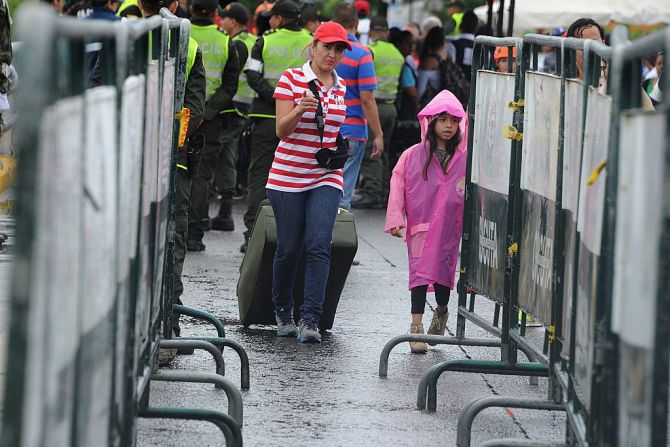 La frontera se reabrió temporalmente este domingo desde las 9 de la mañana y hasta las 5 de la tarde y permitió que los venezolanos regresaran hasta las 11 de la noche.