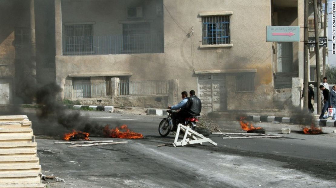 CNNE 3049ff78 - 151008195310-syria-daraa-protests-tire-2011-exlarge-169