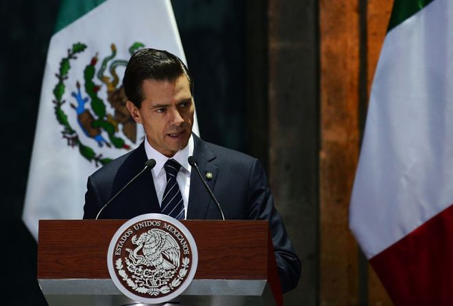 Peña Nieto pide perdón — Durante la promulgación de la reforma anticorrupción en México el presidente Enrique Peña Nieto pidió perdón por el "agravio e indignación" que causó por el caso La Casa Blanca, aunque refirió que él actuó bajo la ley. El mandatario aseguró que ahora se siente más comprometido para acabar con la corrupción en el país.