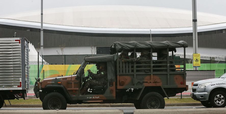 ISIS en los Olímpicos de Río de Janeiro? — El Ministerio de Justicia de Brasil afirmó que la policía arrestó a 10 sospechosos que estaban planeando llevar a cabo ataques terroristas durante los Olímpicos. Este grupo fue "bautizado" por ISIS que solamenente tenía contacto a través de internet. Hay dos órdenes de búsqueda para individuos del grupo que planeaban actos terroristas en los Juegos Olímpicos de Río de Janeiro que empezarán el 5 de agosto.