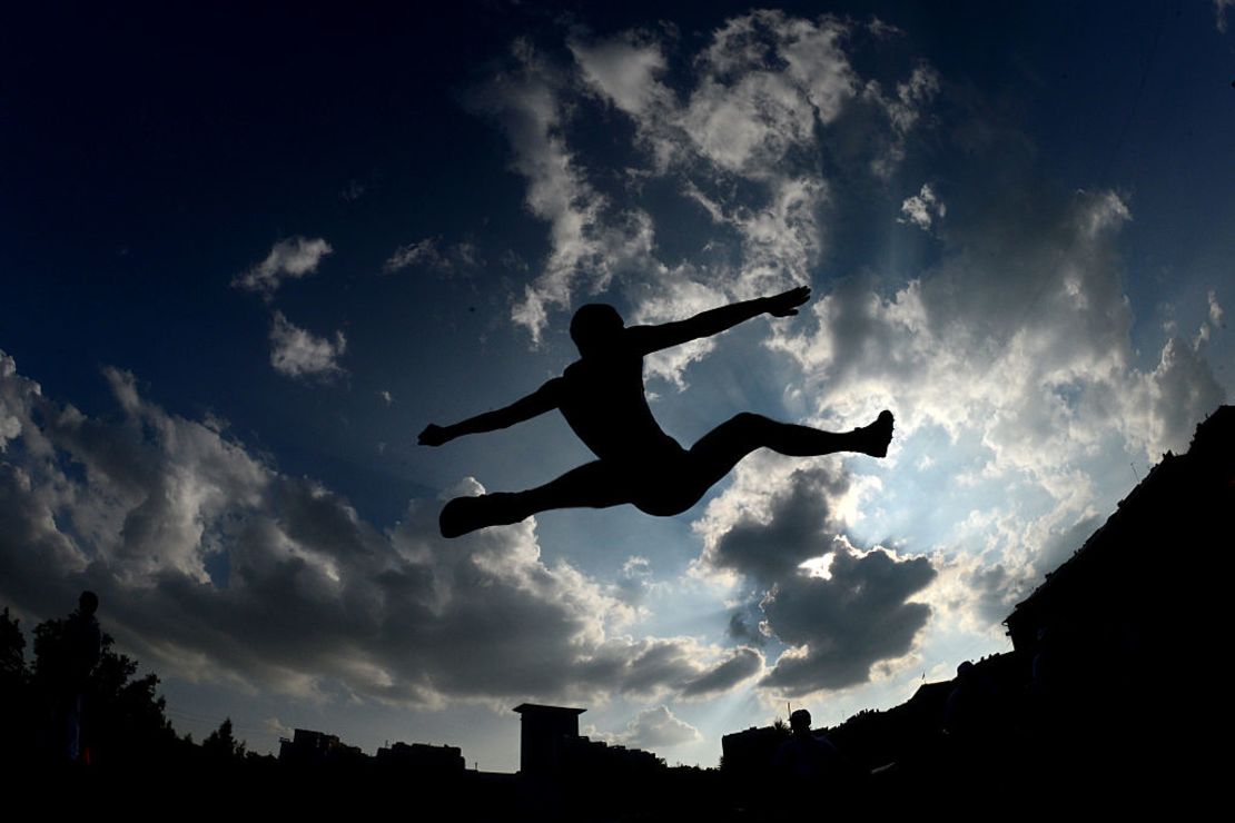 Rusia quedó envuelta en uno de los mayores escándalos de dopaje de la historia y la participación de decenas de atletas fue suspendida. En esta imagen un atleta compite en la carrera ‘Estrellas de 2016’ en Moscú el 28 de julio de 2016.