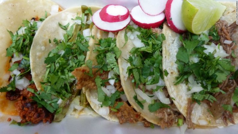 Almuerzos rápidos — Conocida como Vitamina T, los tacos, las tortas, los tamales y las tostadas son parte de la vida diaria de los mexicanos.