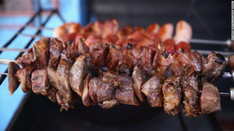 Brasil es un reino de los sentidos. Eso se aplica a uno de los elementos del menú favoritos del país: el churrasco, delicias de carne a la parrilla.