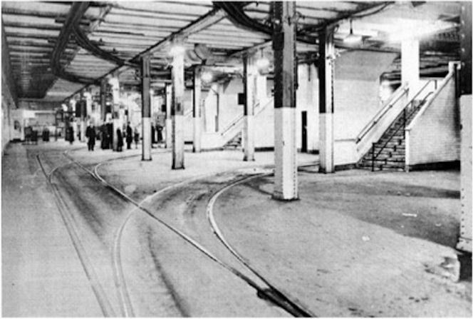 El Lowline es un proyecto inspirado en el Highline de Nueva York. Está ubicado en la histórica terminal Williamsburg, desde donde se transportaban pasajeros desde el Lower East Side hasta Brooklyn. Esta estación fue cerrada en 1948 cuando el servicio de tranvía dejó de funcionar.