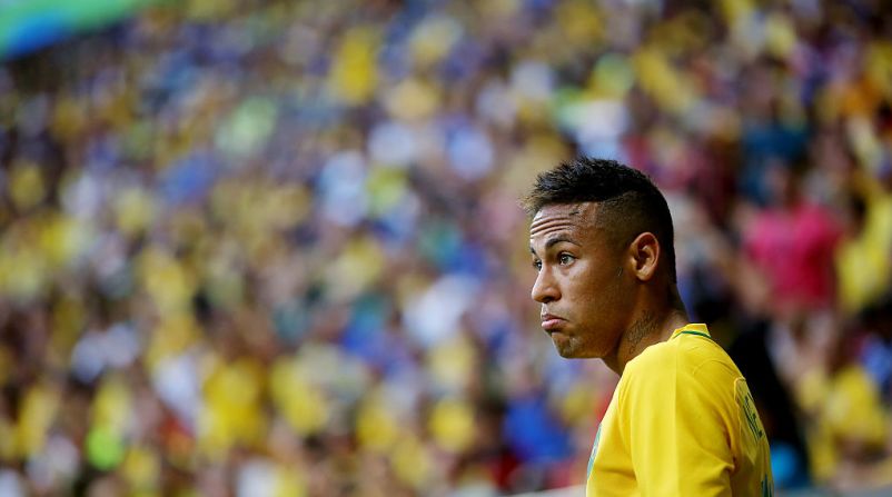 Brasil con Neymar no pasó del empate sin goles con Sudáfrica.