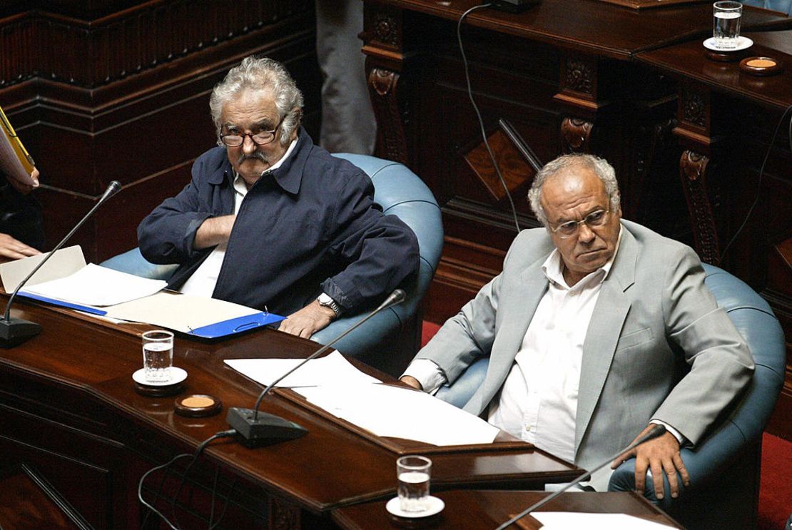 Como senador en 2005 junto a José Mujica, quien ese entonces era presidente del Senado.