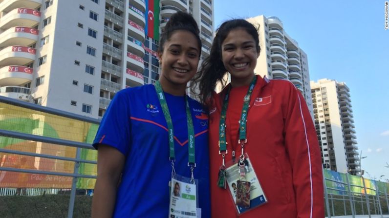 Las nadadoras Irene Prescott y Evelina Afoa de Tonga y Samoa, respectivamente, se hospedan en el mismo edificio que las australianas, aunque ellas no experimentaron los mismos problemas que la delegación australiana, que se negaba a hospedarse en sus instalaciones alegando problemas de eléctricos, de gas y de fontanería.