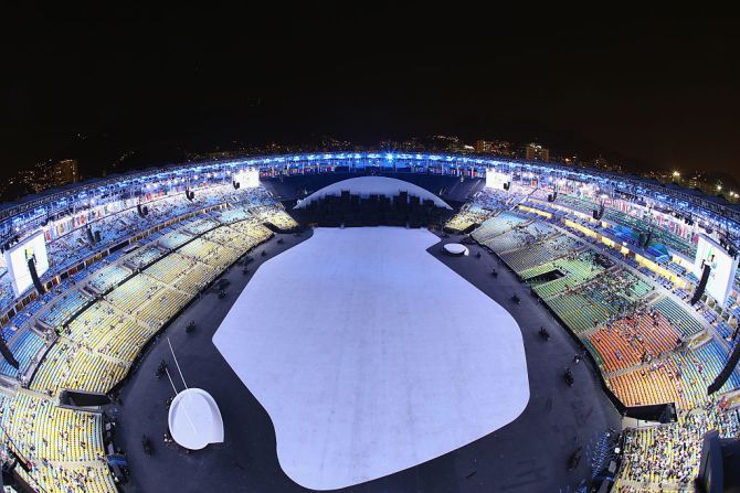 Preparativos en el estadio Maracaná para la ceremonia inaugural.