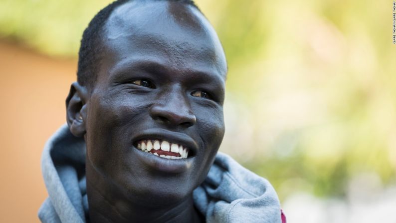 Yiech Pur Biel: Sudán del Sur, atletismo, prueba de 800 metros — Este deportista también abandonó su país por la guerra civil y llegó al campamento Kukuma en 2005. El joven de 21 años dice que su participación en Río es “un gran momento en mi vida y una historia para contarles a mis hijos y a mis nietos”.