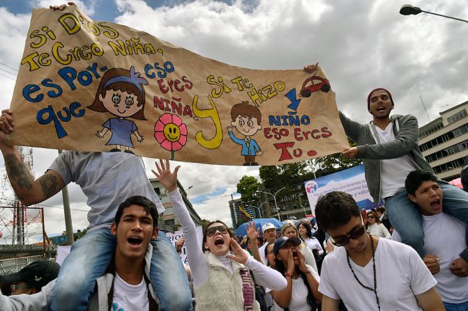 La Iglesia Católica se sumo al rechazo de organizaciones civiles a las recomendaciones que según ellos "destruyen la sociedad" y son un "adoctrinamiento gay".