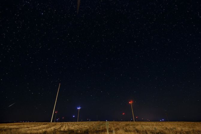 Las Perseidas son meteoritos rápidos y brillantes que frecuentemente dejan estelas. En la imagen, Burgos, España (CESAR MANSO/AFP/Getty Images).