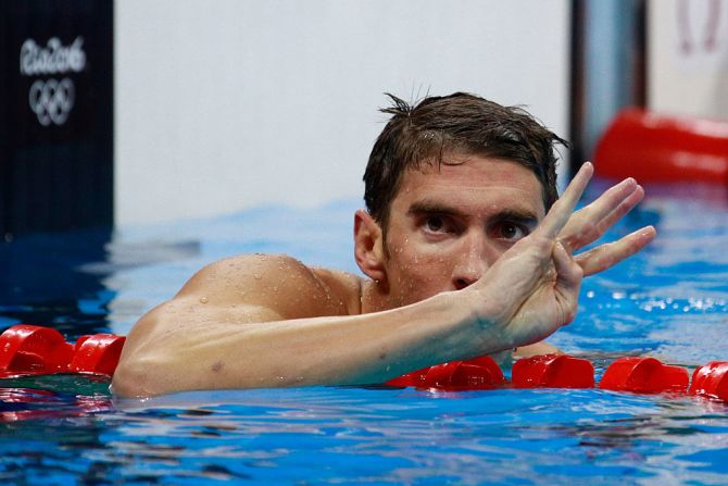 Michael Phelps, inalcanzable — El nadador estadounidense Michael Phelps ganó su medalla de oro número 22 al triunfar en la competencia de 200 metros combinado. Es su cuarto oro en Río 2016: relevo 4×200 metros libre, 200 metros mariposa, relevo 4×100 metros libre y 200 metros combinado individual. Phelps lleva un total de 26 medallas, junto a dos platas y dos bronces en Londres 2012 y Atenas 2004, respectivamente.