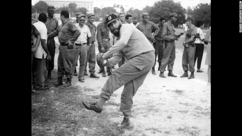 Castro juega beisbol en 1964