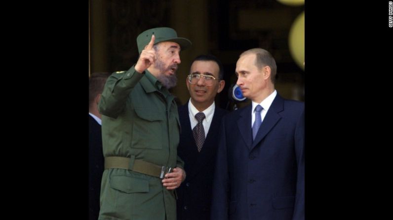 Castro le da la bienvenida a Cuba al presidente ruso Vladimir en diciembre del año 2000. Putin fue el primer presidente ruso en visitar Cuba desde la caída del Muro de Berlín.
